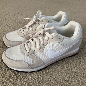 Nike Women's Nike MD Runner 2